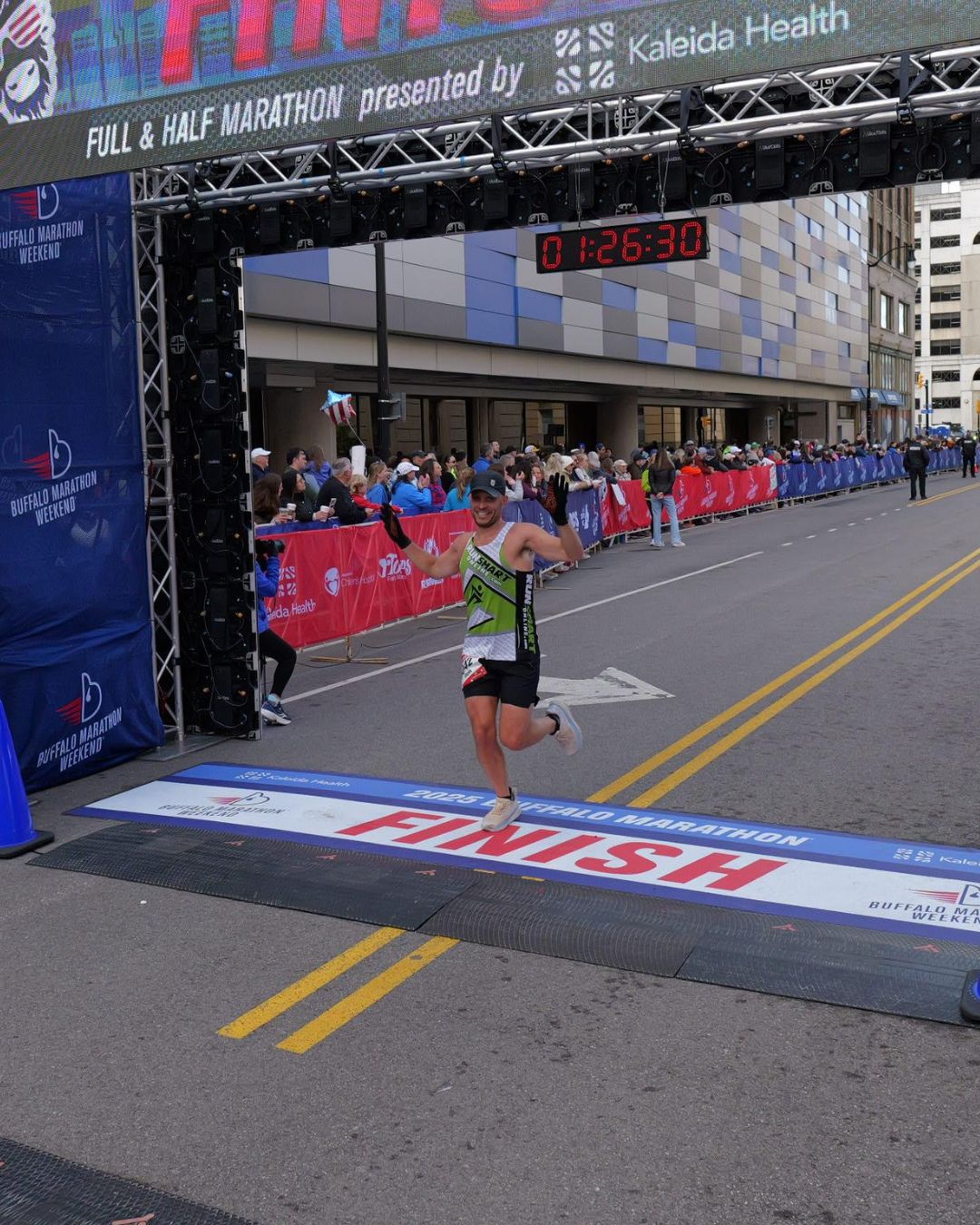 buffalo_marathon_steve_finish_line